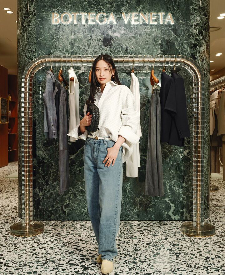 イントレチャート レザーシャツ￥1,778,700※梅田阪急先行発売、ベイビー ヴェネタ￥478,500、ゴンドラ クロッグ￥137,500