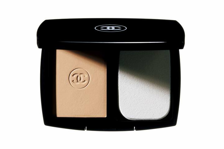 Chanel "Ultra Le Teint Compact"