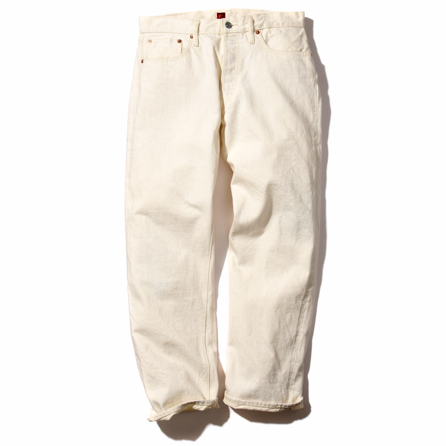 パンツ¥25,000(ヱスビープラニング〈リゾルト〉)