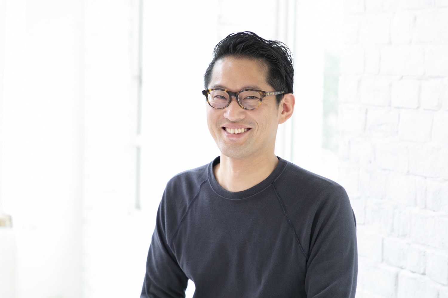 GARDEN aoyama 店長の松下哲士さん。忙しい毎日を過ごす中で、1シーズンに1度はリフレッシュのためにグランピングに行くそう。「手ぶらで行って、自然のなかでゆっくり過ごせるので、とてもリフレッシュできますよ」