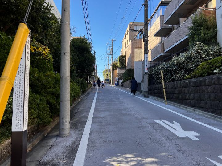 新宿区の高級住宅街「市谷砂土原町」の魅力は坂にあり。あなたはどの坂が好き？ | Precious.jp（プレシャス）