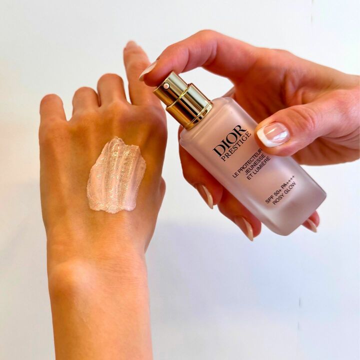 パルファン・クリスチャン・ディオール プレステージ ホワイト ル プロテクター UV ルミエール ロージーグロウ SPF50+・PA++++ 30ml ￥15,950（2月20日発売)