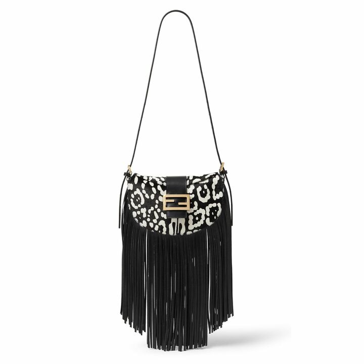 バッグ「フェンディ クロワッサン」￥509,300【サイズ：縦14×横22×幅3cm、素材：ヘアカーフ、色：ブラック】