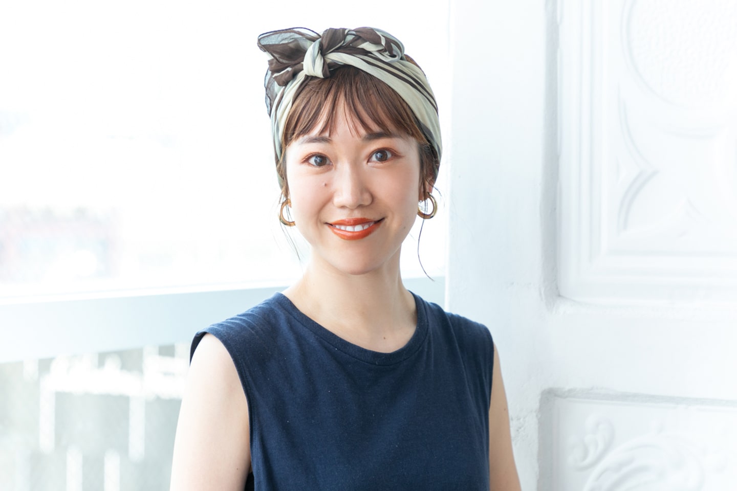 GARDEN Tokyoトップスタイリスト・本木亜美さん。「コンサバっぽく見えない、大人カジュアルなヘアが得意です。トレンドエッセンスをほどよく加えたヘアはお任せください」