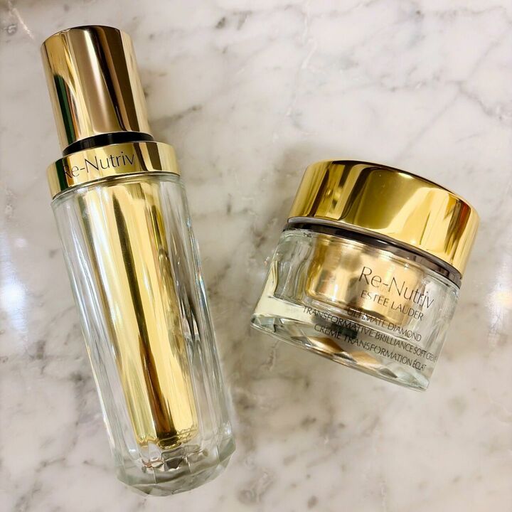左から、エスティ ローダー リニュートリィヴ ダイヤモンド ブリリアンス セラム 30ml ￥46,200、エスティ ローダー リニュートリィヴ ダイヤモンド ブリリアンス クリーム 30ml ￥33,000