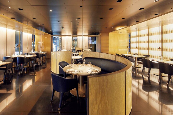 「アルマーニ/リストランテ」の店内