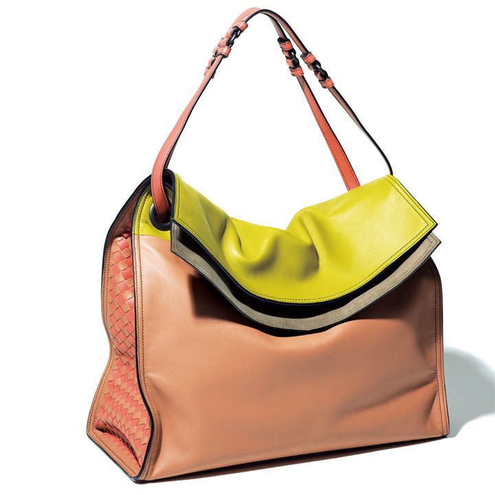 バッグ［縦46.5×横37×マチ17cm］￥600,000（ボッテガ・ヴェネタ ジャパン）