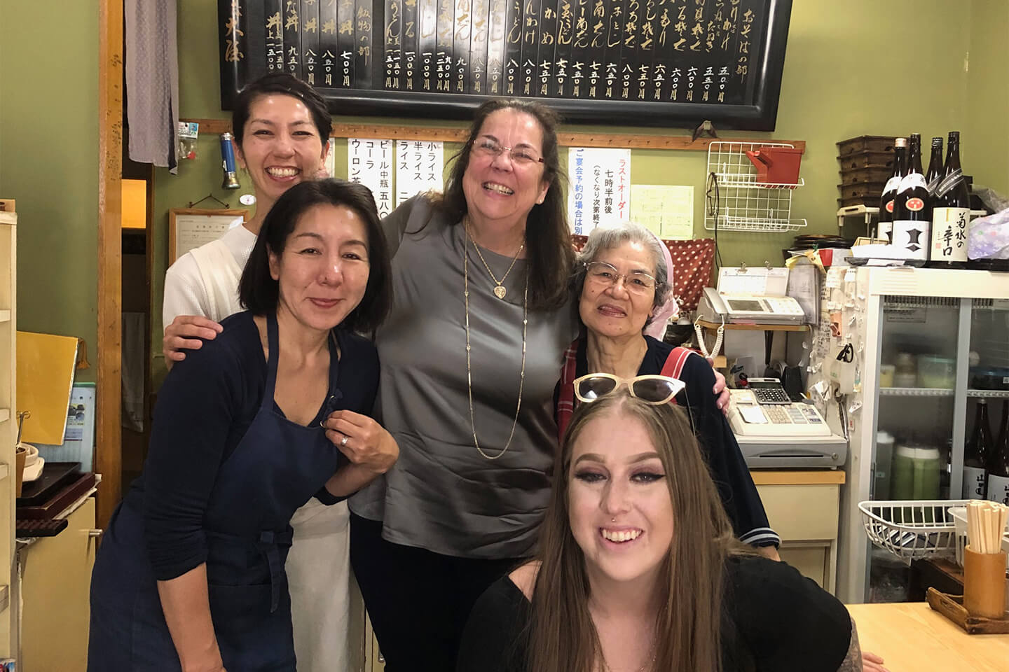 お蕎麦屋さんでの記念撮影の様子