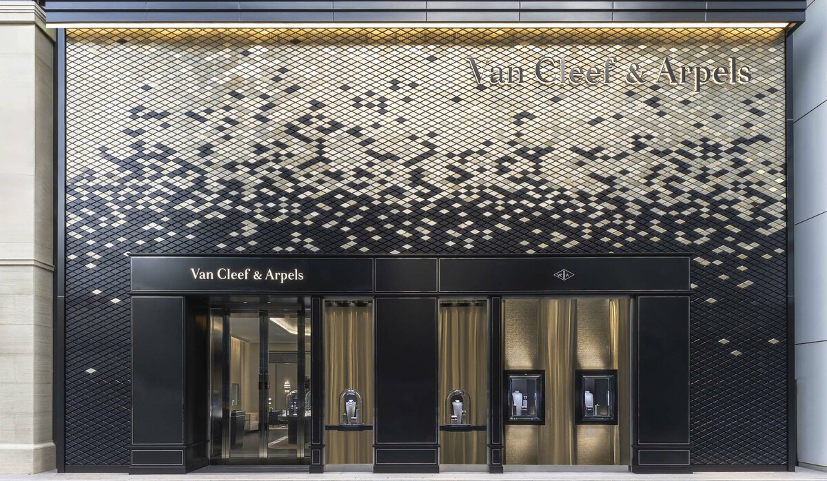 img_676cce81fabea120762bae3e8e