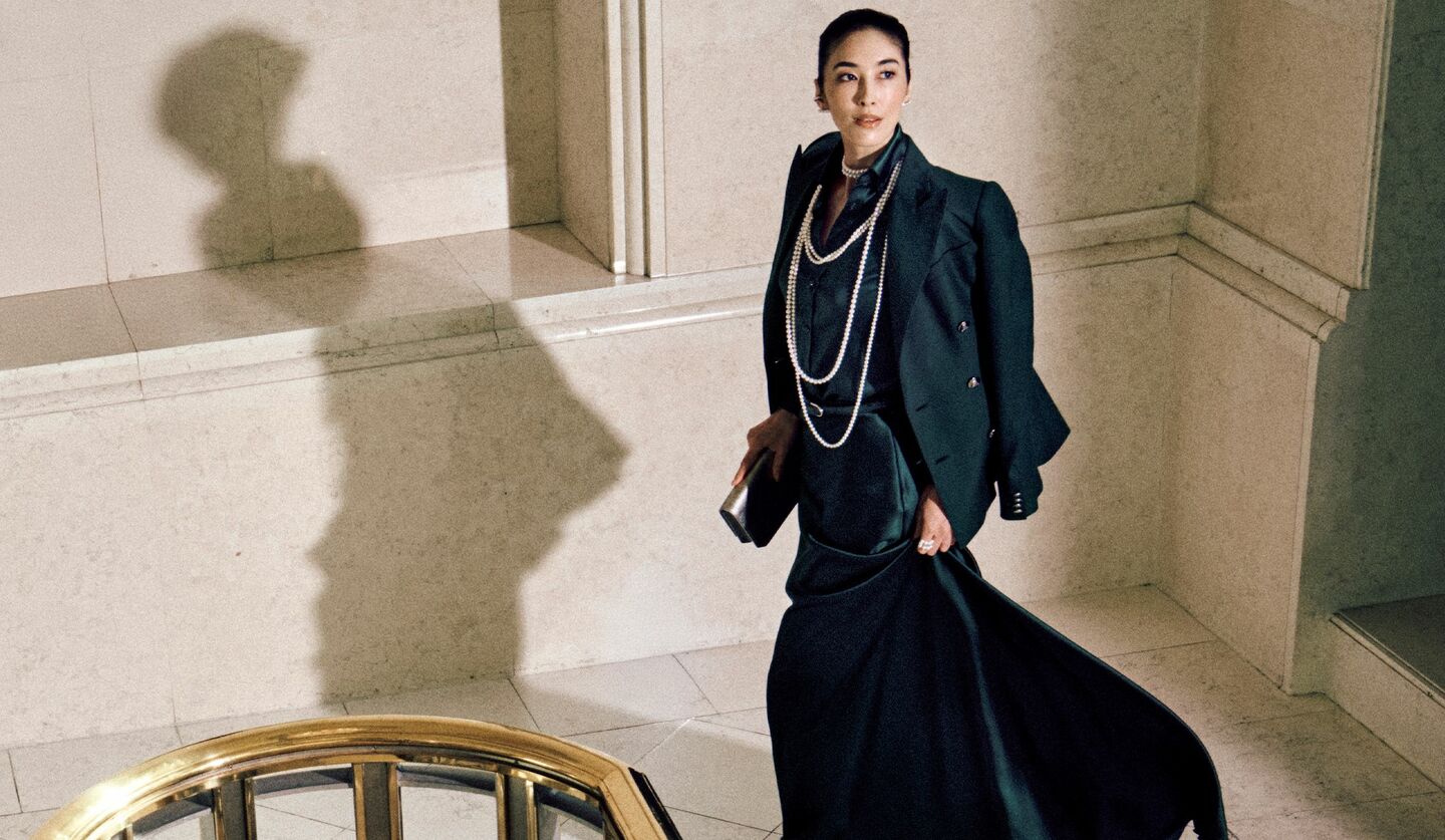 「ラルフ ローレン」のウエアを纏いドレスアップしたモデルの立野リカさん