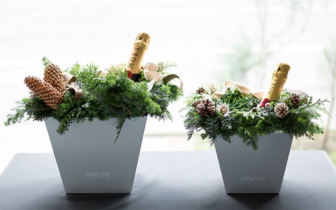 下左／ラ ボワット ファシル グランド 「ノエル シャンパーニュ」　[W27×D27×H30cm] ￥14,800（税別） ※Moet Chandon フルボトル（750ml）をセットした場合の価格。他の銘柄もあり。
下右／ラ ボワット ファシル プティッド 「ノエル シャンパーニュ」[W21×D21×H24cm]￥9,200（税別）※Moet Chandon フルボトル（325ml）をセットした場合の価格。ほかの銘柄もあり。