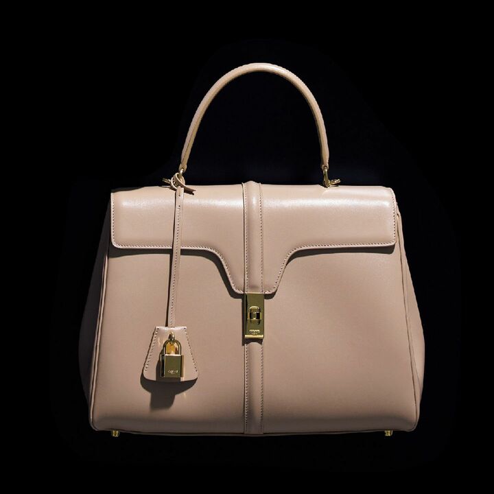 バッグ『16（セーズ） サテンカーフスキン ミディアム』［縦23.5×横32×マチ13cm］￥510,000（セリーヌ ジャパン）[Precious2019年4月号123ページ] 