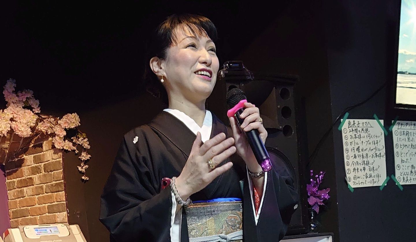 モスクワ初の和風スナックをオープンさせた恵美子ママの夢は尽きない