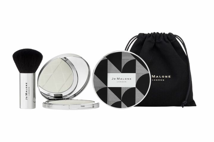 イングリッシュ ペアー & フリージア センテッド ボディ パウダー ¥9,600(2020年11月20日数量限定発売)