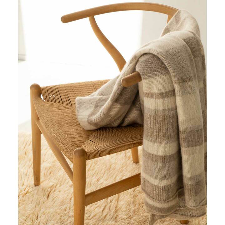 ブランケット￥428,000［幅155×長さ220cm］（ロンハーマン<ジ エルダー ステイツマン エクスクルーシブ フォー RH カリフォルニア>）※ハンドメイドのため、1点1点多少サイズが異なります