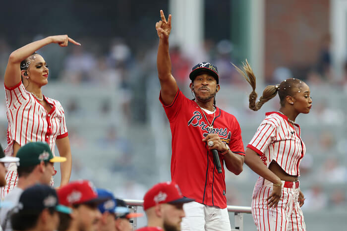 2025年7月15日、アトランタのトゥルーイスト・パークで開催されたMLBオールスターゲーム開始前のパフォーマンス。