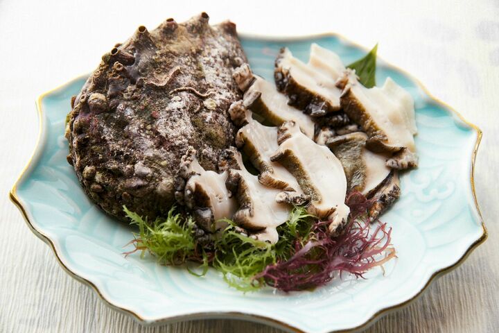 磯の香りと風味が口いっぱいに広がる鮑も絶品