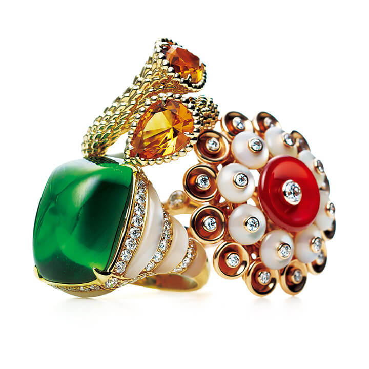 上から時計回りに／リング『セルパンボエム』[イエローゴールド×シトリン]￥530,000（ブシュロンカスタマーサービス）、リング『ブトンドール』[ピンクゴールド×カーネリアン×マザーオブパール×ダイヤモンド]￥2,100,000（ヴァン クリーフ＆アーペル）、リング[イエローゴールド×ペリドット×マザーオブパール×ダイヤモンド]予定価格￥9,120,000（ブルガリジャパン）　[Precious2019年2月号82-83ページ] 　