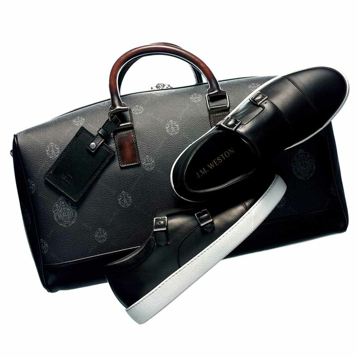 靴￥75,000（ジェイエムウエストン 青山店） バッグ［縦25×横45×マチ22cm］￥268,000（ベルルッティ・インフォメーション・デスク）