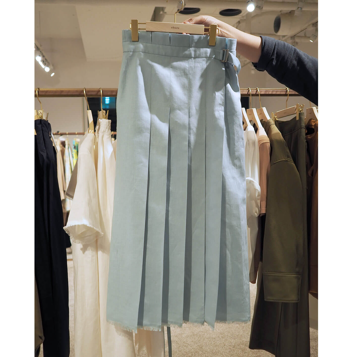 リネンスカート¥46,000(税抜)