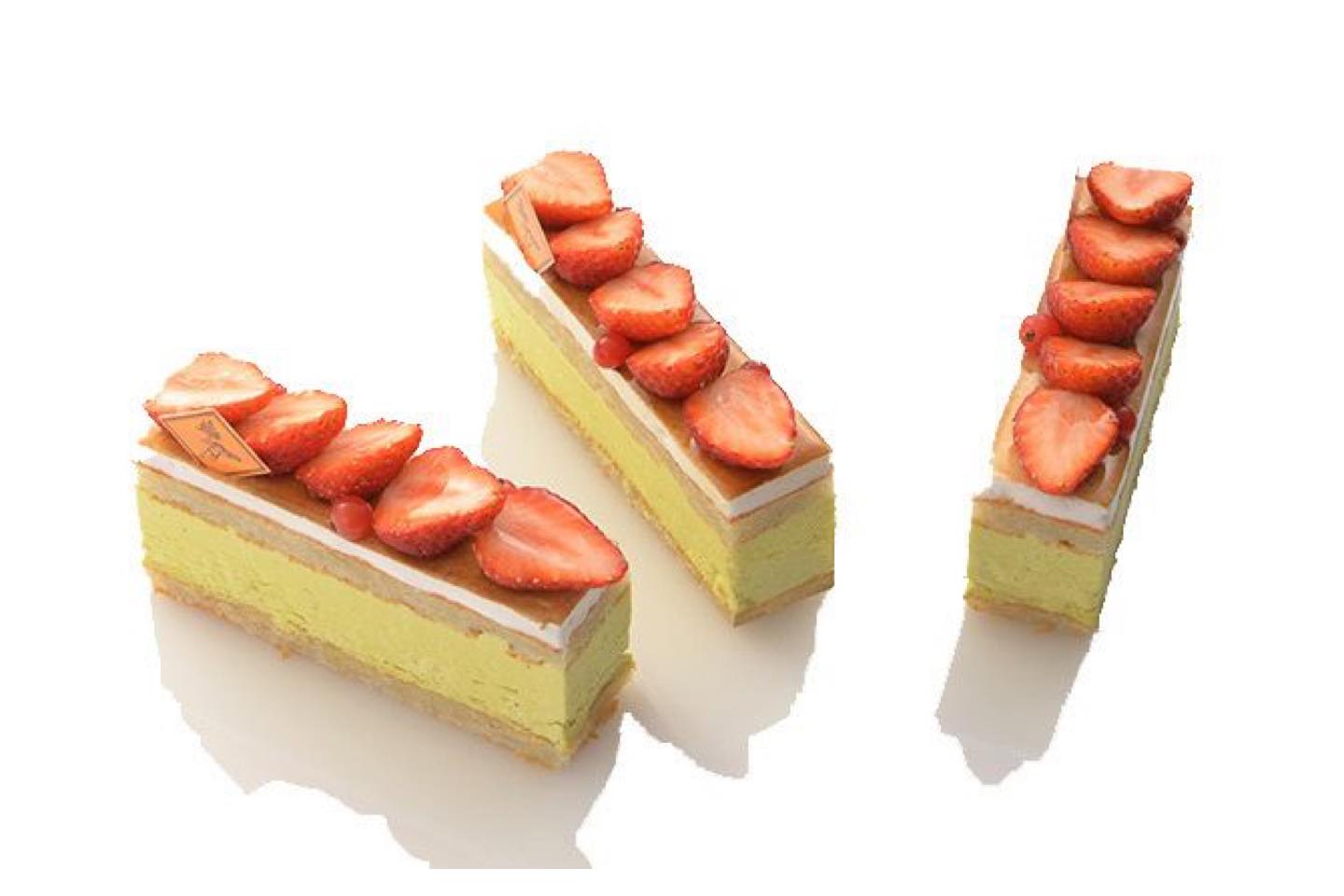 フレデリック・カッセルの春の新作ケーキ。ピスタチオクリームとアーモンドの風味、そしていちごのコラボレーションが今の時期ならでは。フレジエ¥750(税抜)
