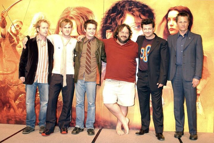 2004年、ジャパンプレミアにて、左から出演のビリー・ボイド、ドミニク・モナハン、イライジャ・ウッド、アンディ・サーキス、ヴィゴ・モーテンセン。