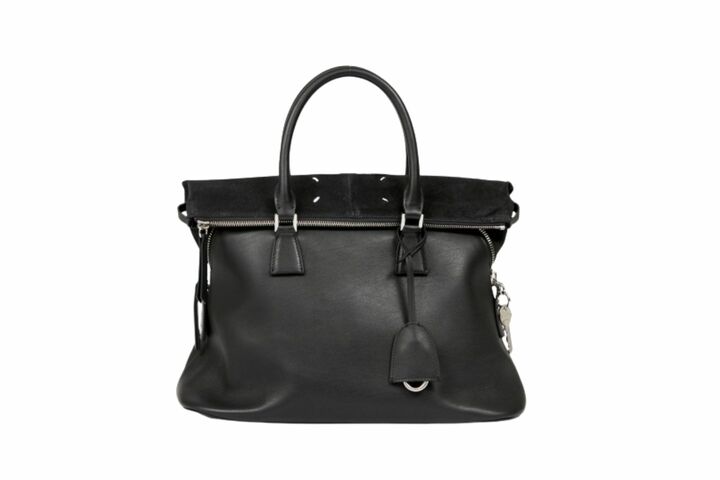バッグ「5AC」ソフト ミディアム￥566,500【サイズ：縦28cm×横35cm×マチ17cm、素材：●●●● 色：ダークグレー】