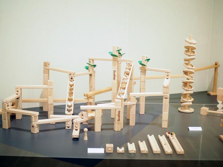 スカリーノ 基本セット[48ピース]￥13,800、スカリーノ3[52ピース]￥19,800、スカリーノフォレスト[23ピース]￥12,800　※写真は3種×2セットくらいを使用し完成させたもの