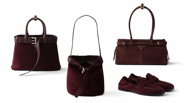 プラダのボルドーカラーのスエード素材のバッグとシューズ