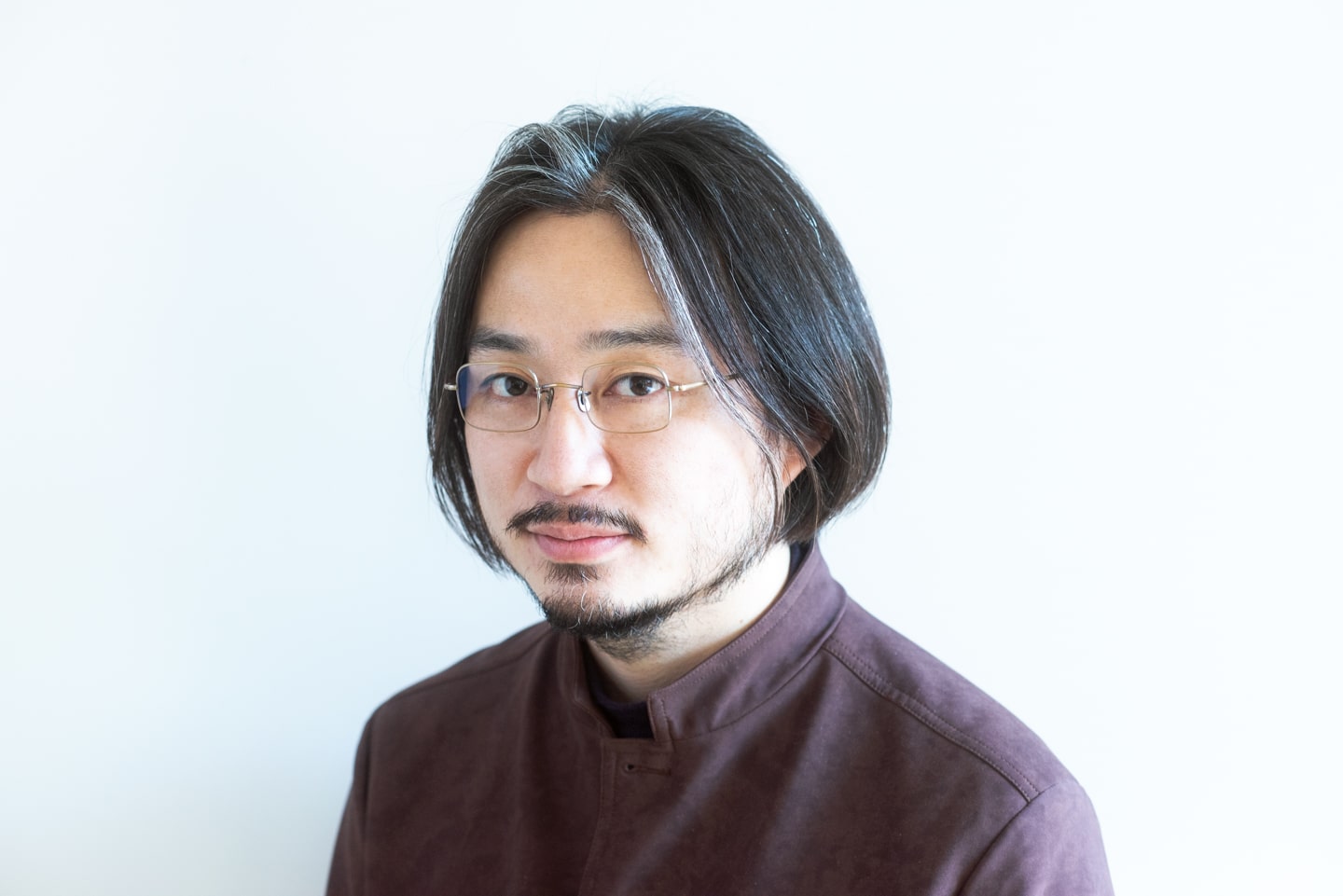 いつくし 代表・才田とおるさん。趣味は、「石集め」なんだとか!「小学生のころから、変わった見た目の石が好きなんです。スピリチュアルなことはわからないんですが(笑)。とにかくビジュアル重視で、気に入ったものを買っては、お店に並べています」Instagramアカウント@itsukushi_saita