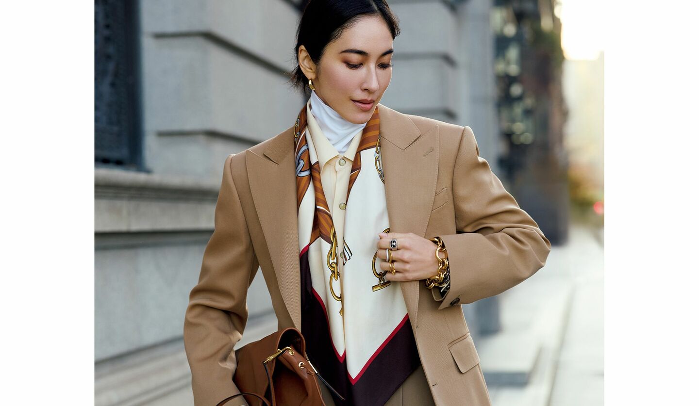 セリーヌのウエアを着用したモデルの立野リカさん