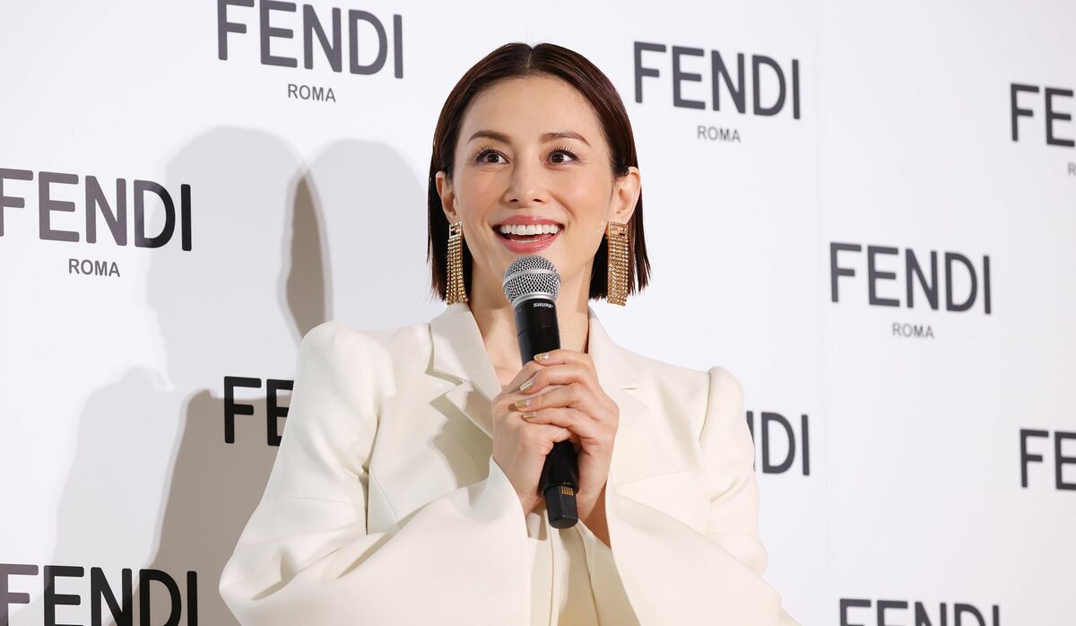 正規品 美品FENDI フェンディ100% キャメルヘア ロングスカート米倉涼子 FENDI JAPAN on X 正規品 美品FENDI フェンディ100% キャメルヘア