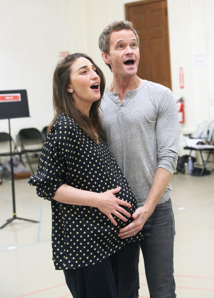 左は、サラ・バレリーズ。