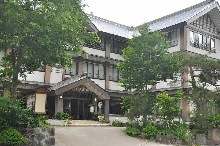 「清津峡湯元温泉 清津館」外観
