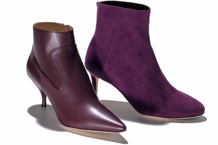 左から／ブーツ￥118,000【ヒール：6.5cm】［カーフ］（ストラスブルゴ〈ニナ リッチ〉）、ブーツ「デューク」￥114,000【ヒール：6.5cm】［ゴートスエード］（JIMMY CHOO）　[Precious2018年11月号149ページ]