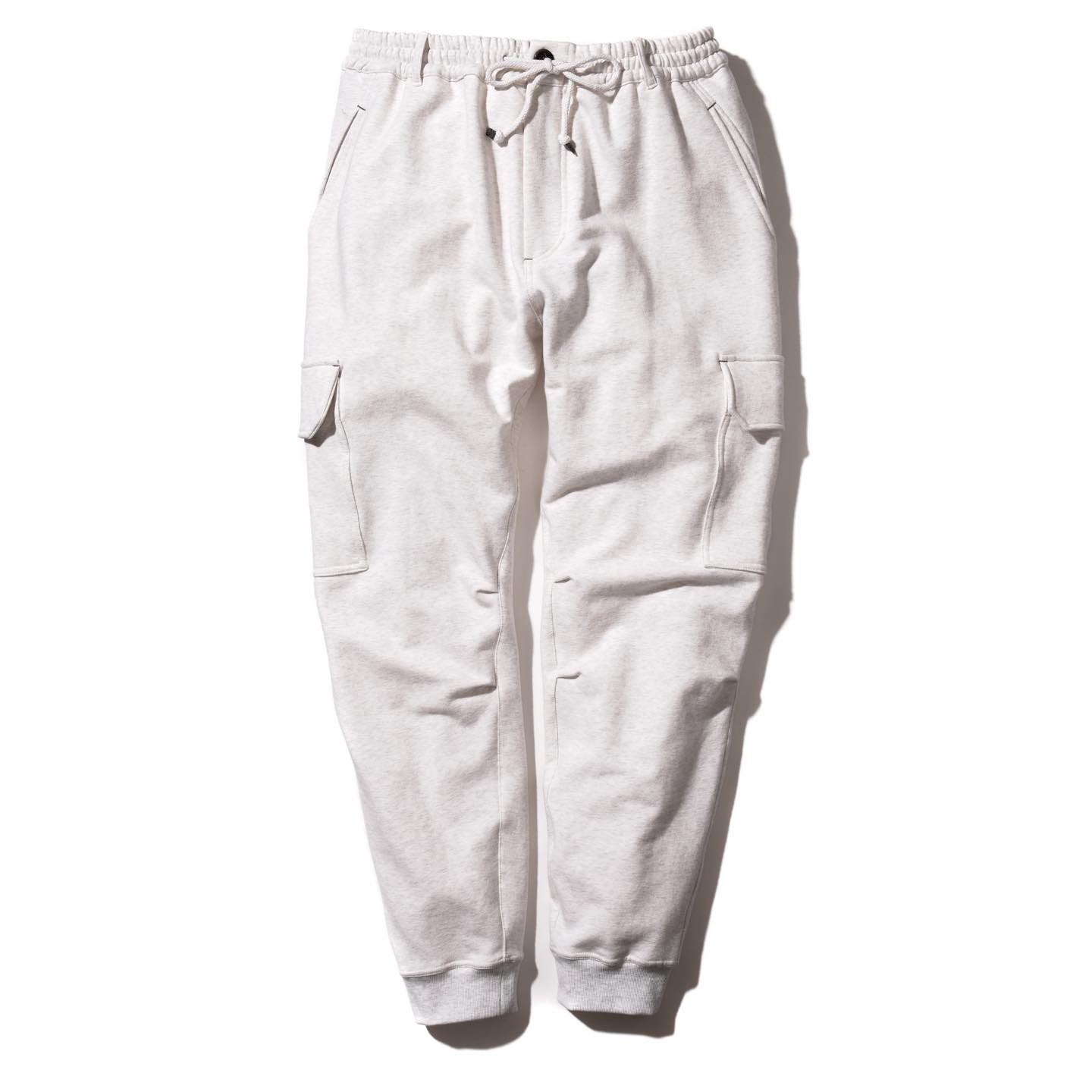 パンツ¥135,000(ブルネロ クチネリ ジャパン)