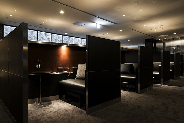ANA「ANA SUITE LOUNGE」には個室タイプの座席も用意されている