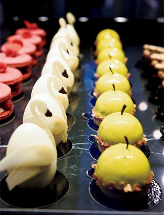 伝統的なお菓子をモダンに仕上げたおしゃれなケーキショップも。「IF CAFÉ」