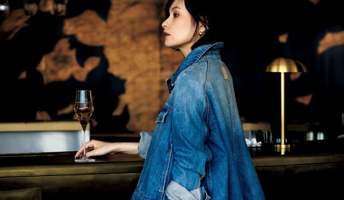 9/21 Sun｜「ロエベ」のデニムジャケットは、さりげないアレンジを加え
