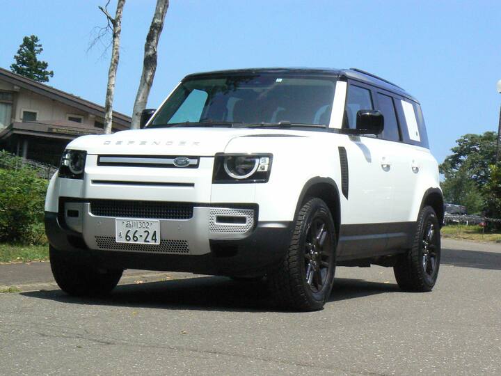 2灯式の丸目ヘッドランプとスクエアなボディは旧型からDNAを受け継ぎ、現代風にアレンジされている。