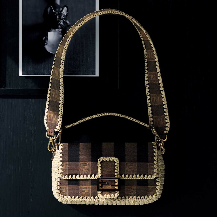 『バゲット』［縦14×横26×マチ４㎝］￥268,000（フェンディ ジャパン）