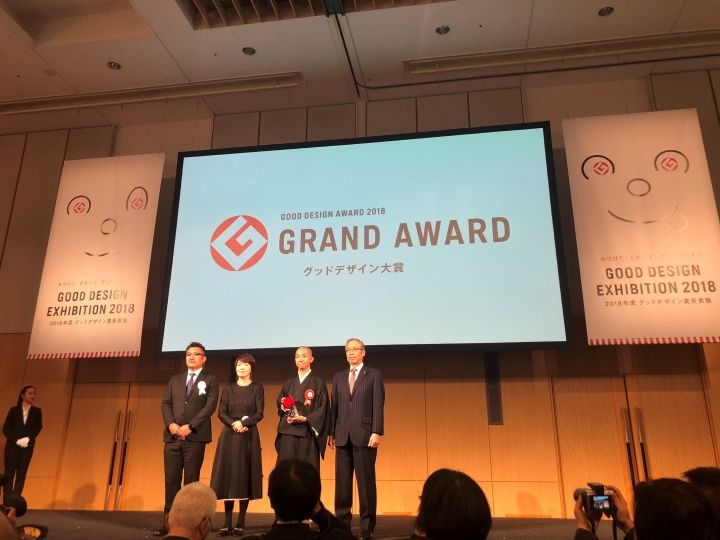 2018年度グッドデザイン大賞(内閣総理大臣賞)を受賞した、特定非営利活動法人おてらおやつクラブ(事務局:奈良県磯城郡田原本町、代表理事:松島靖朗)。授賞式の模様。