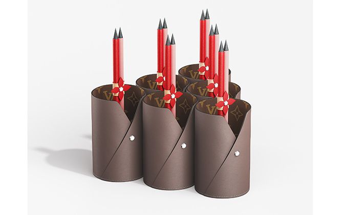 クレヨン・ジューン[鉛筆]各￥20,000、ポ・クレヨン ガストン[ペン立て]各￥60,000（すべて税別）