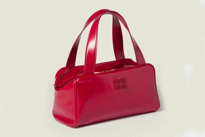 「ミュウミュウ」のバッグ