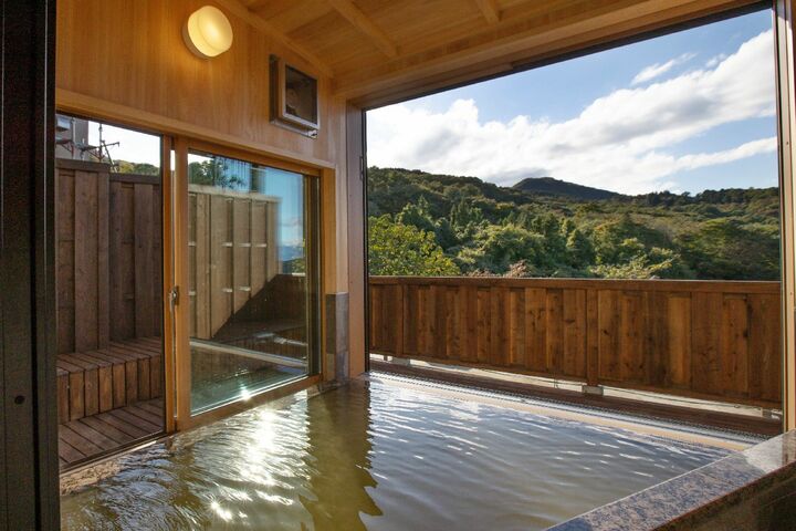 客室の半露天風呂