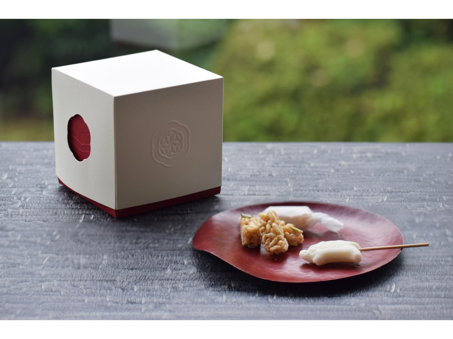 干支箱¥1,500 2018年12月5日(水)~2019年1月15日(火)まで発売。