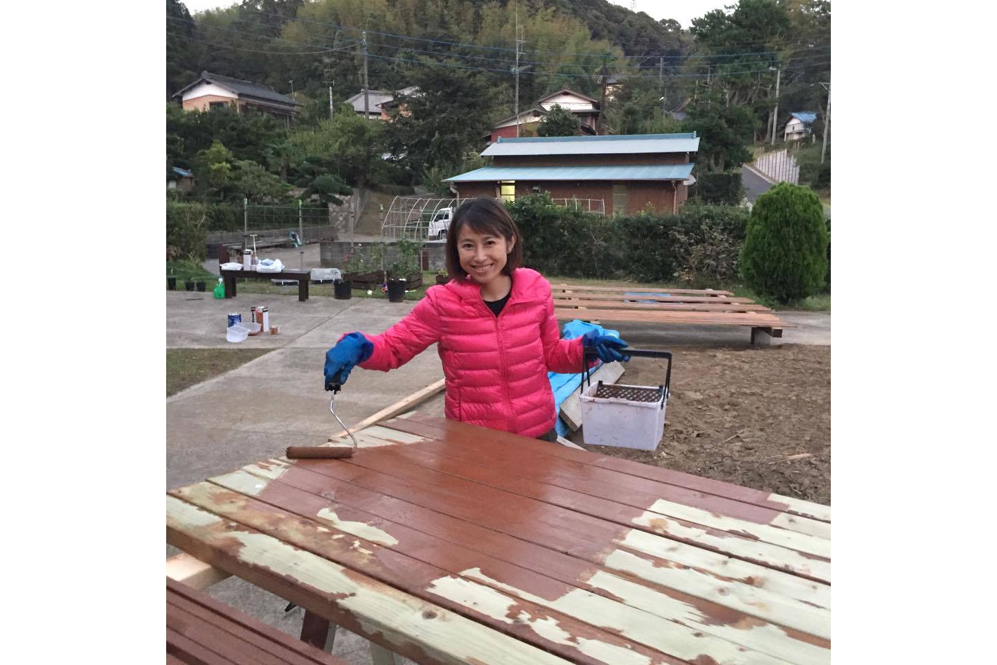 東京のマンションでは叶わなかった・・・思いっきり、ローラーで塗る作業!快感です