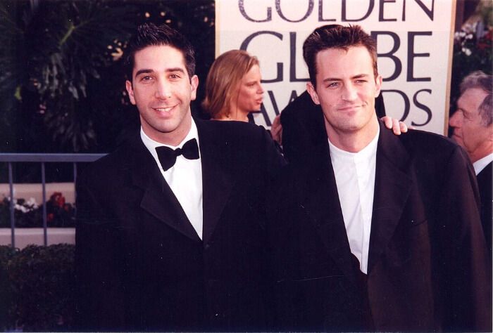 【追悼】マシュー・ペリーの男前遍歴【50枚】|大人気海外ドラマ『フレンズ』のチャンドラーに訃報…役者人生をありったけの画像でプレイバック