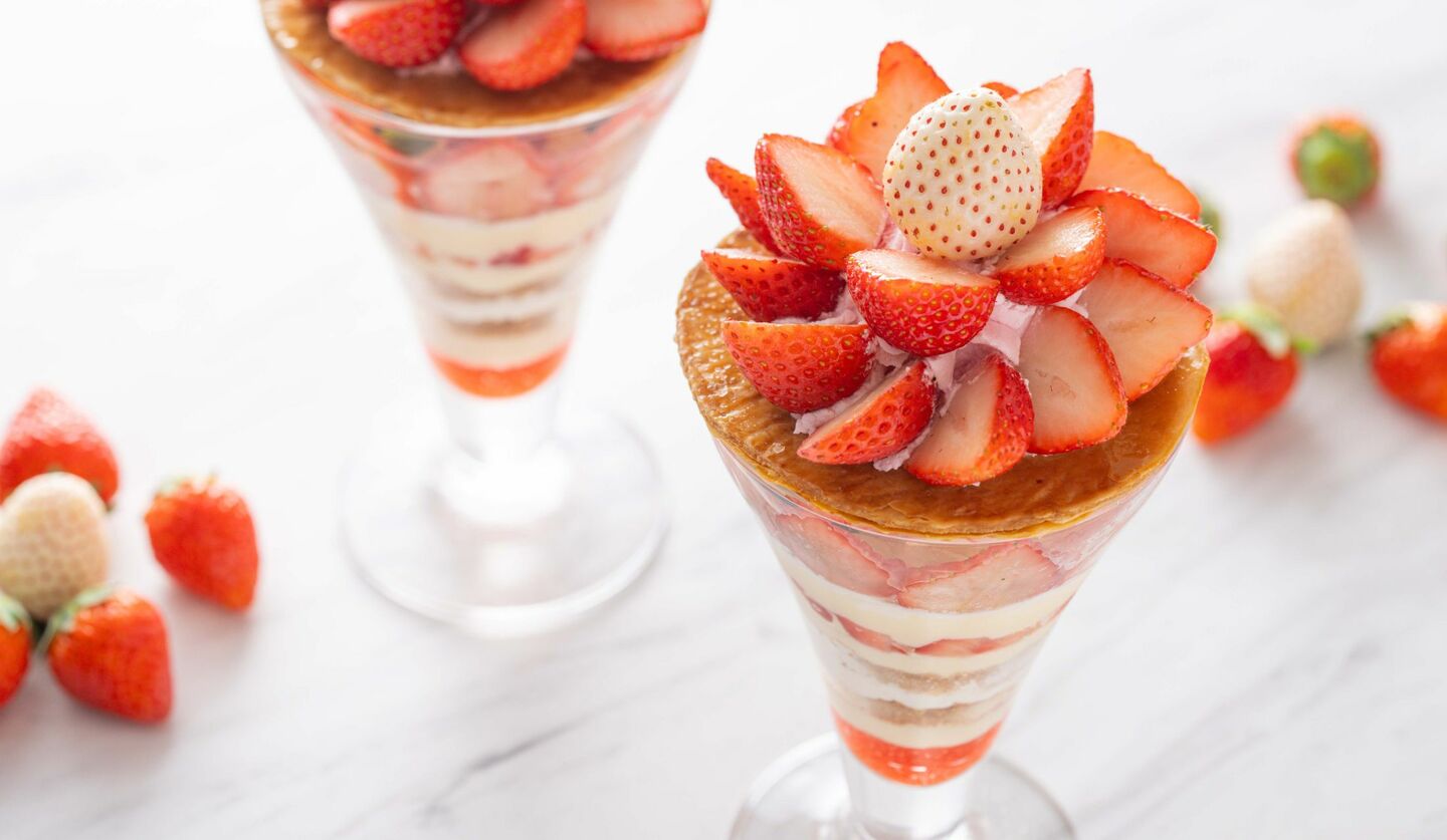 「ザ・キャピトルホテル 東急」のいちごパフェ