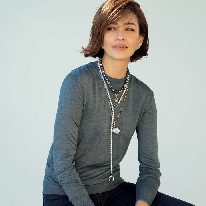 ミキモトのパールネックレスを纏ったモデルのRINAさん